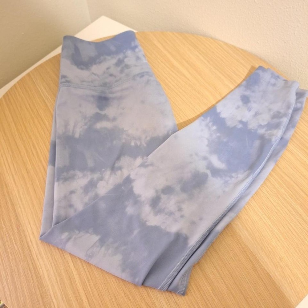 Beyond Yoga Blue Cloud Print High Waisted Midi Leggings Size M Mens Womens